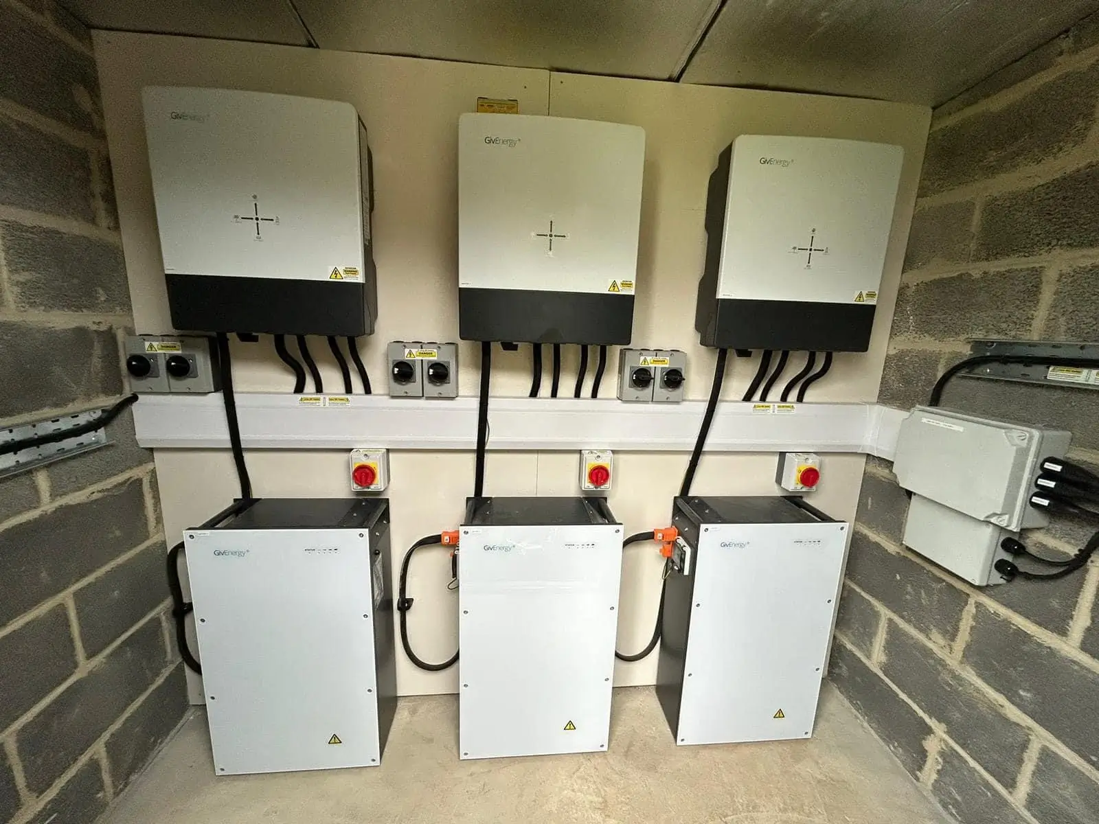 SOLAR-PANEL-AND-BATTERY-STORAGE