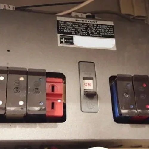 emergency-electrician-london-repairing-consumer-unit-london
